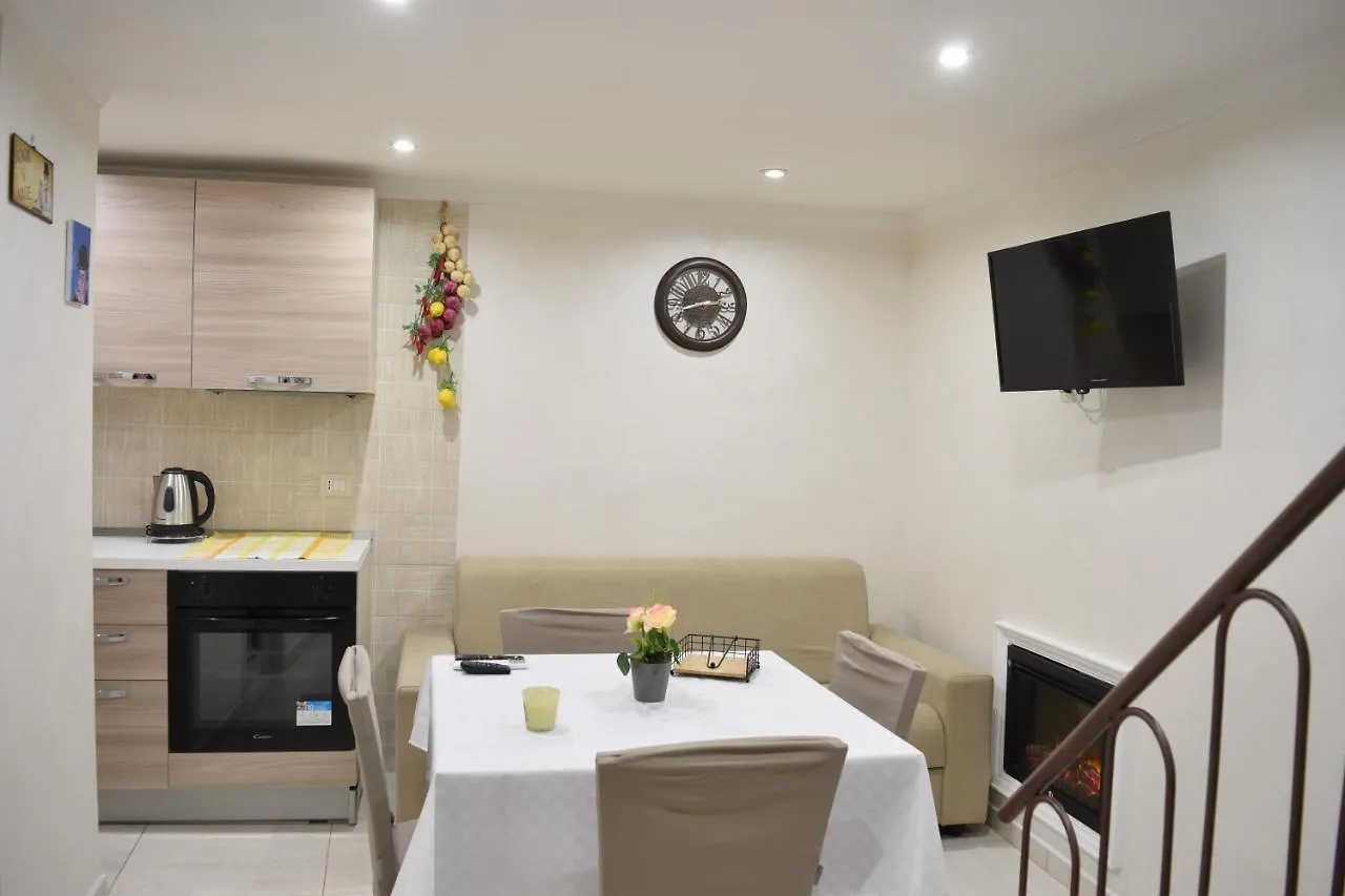 Nonnona House-Napoli Centro Apartment  Naples